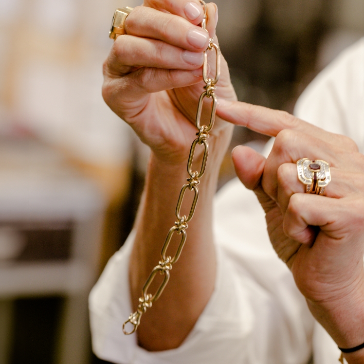 gold chain bracelet